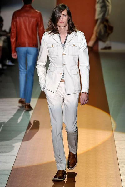Look 27